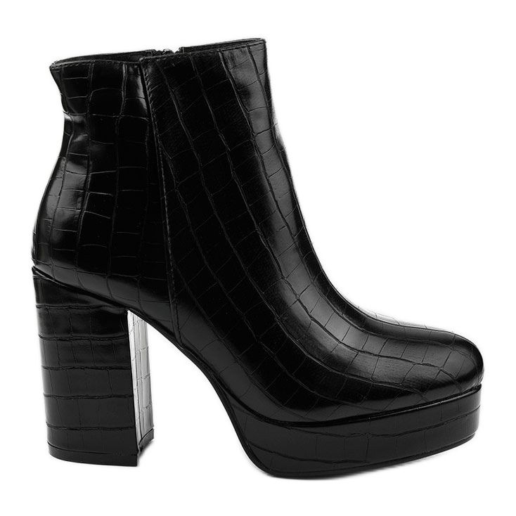 Black ankle boots on the Usinaya post