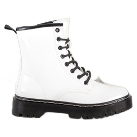 Vinceza White Workers