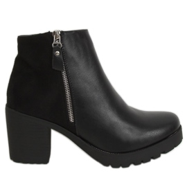 Black boots with wide heels J802 Black