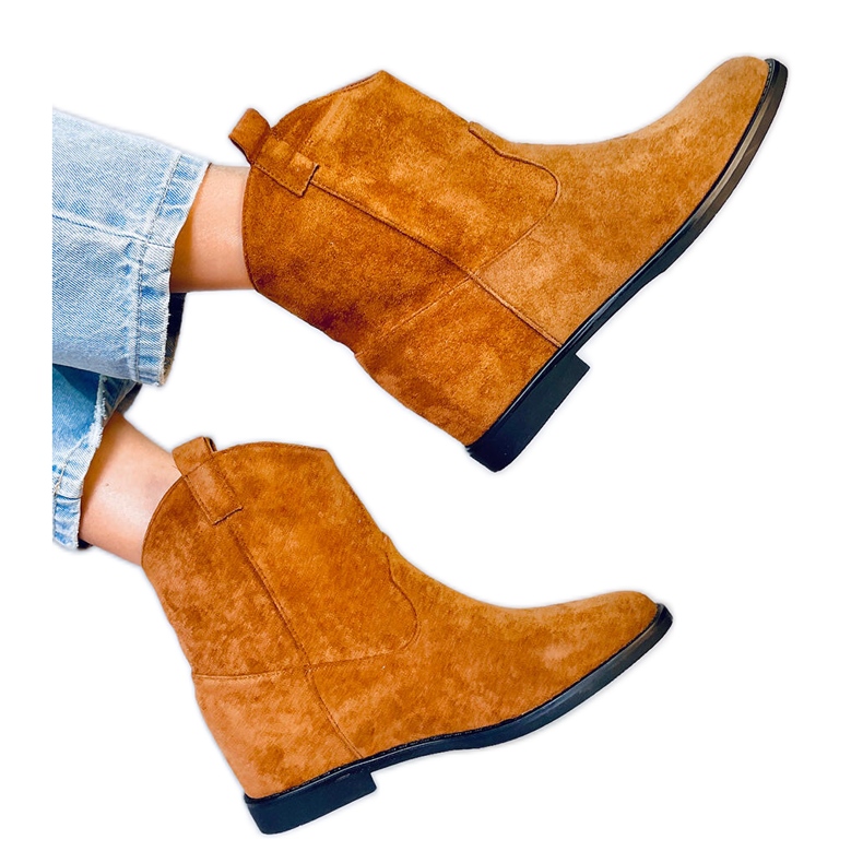 Cowboy boots on a hidden camel J936 Camel wedge brown