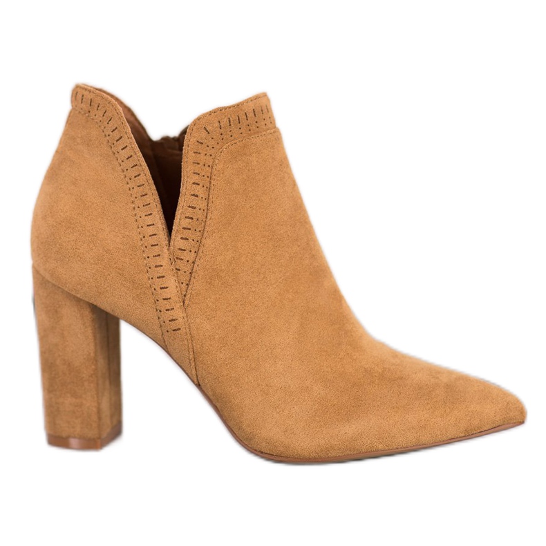 Bella Paris Stylish boots on a post brown