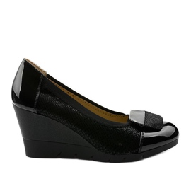 Black pumps on the Downreaver wedge