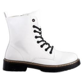 Small Swan White Boots black