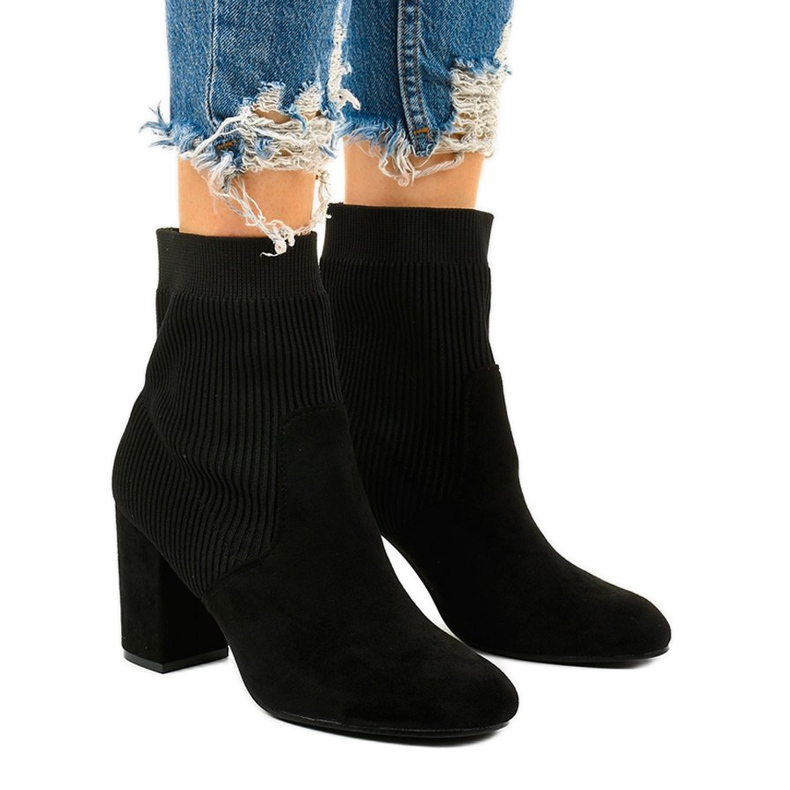 Women's black boots with a Uhrrelle sock