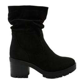 Black ankle boots with a Pirenassa zipper