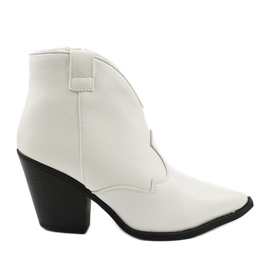 Pretender women's white cowboy boots