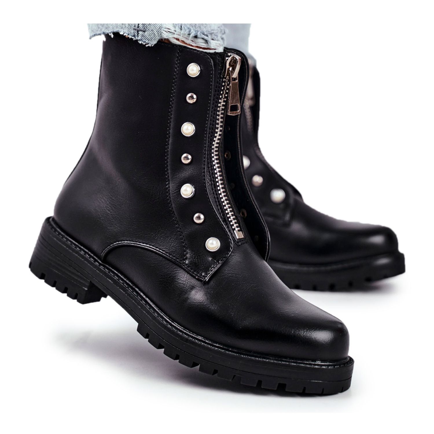 Women s Black Hypnotized warm boots with a zipper at the front