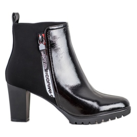 Gogo Lacquered Boots On High Heels black