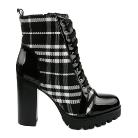 Checkered ankle boots laced up on the Millersto post black