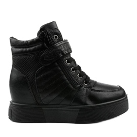 Black warm boots on the wedge AB0013