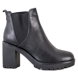 Flyfor Classic Chelsea Boots On The Platform black