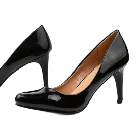 Black pumps on the YS-356A heel