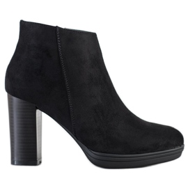 Lovery Short boots on high heels black