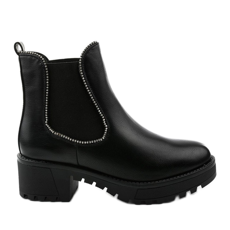 Black boots on the Torwarine eco-leather platform