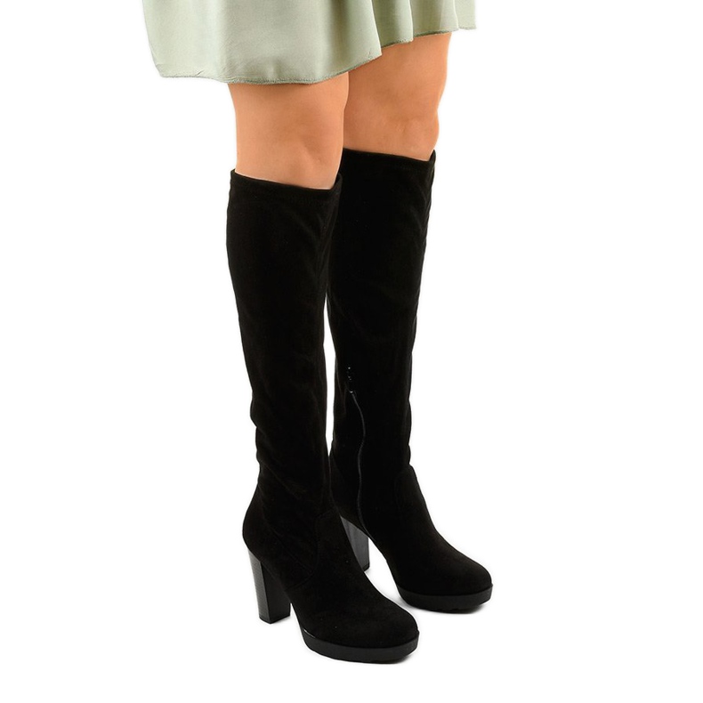Black boots made of Funnyfreeze suede