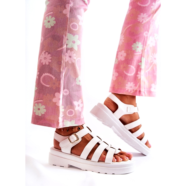 Fashionable Sandals With White Malien Straps 3