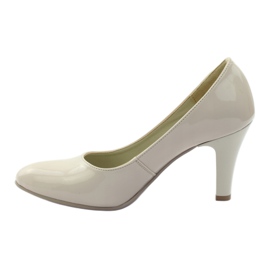 ZUZA 128 lacquered pumps beige 2