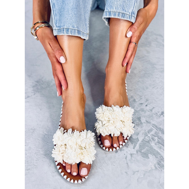 Prima White flower slippers 1 Prima White flower slippers 1