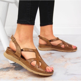 Women's leather sandals with elastic band brown Dolce Pietro 2
