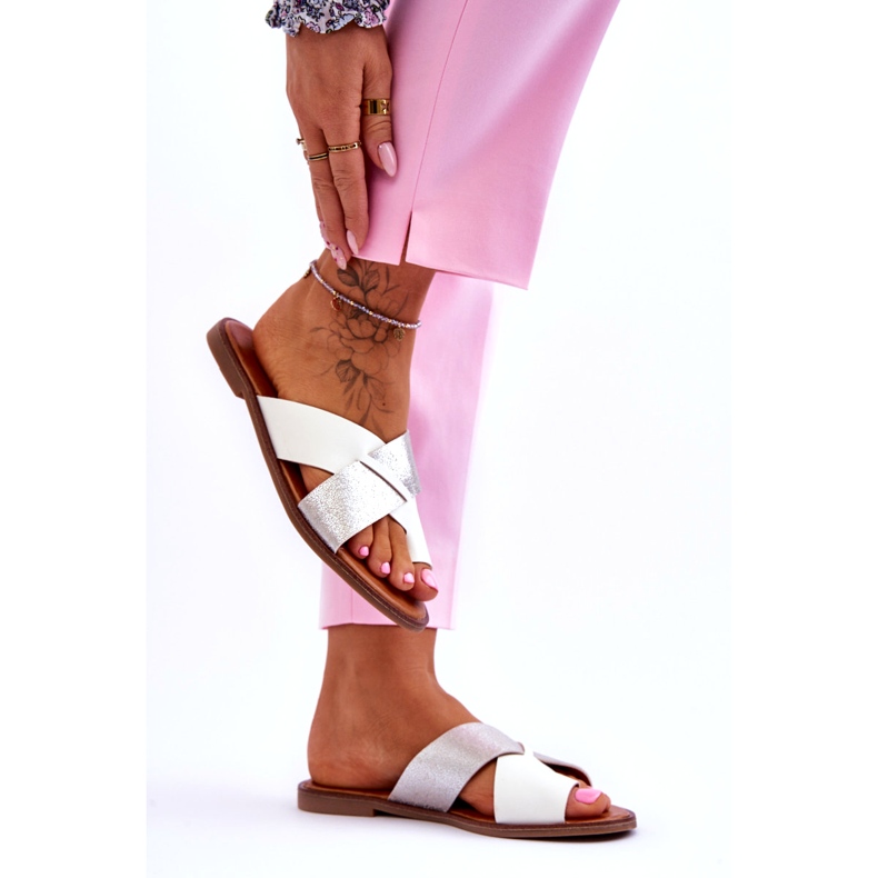 Jezzi Classic Women's White and Silver Flip-Flops 2