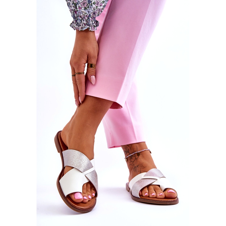 Jezzi Classic Women's White and Silver Flip-Flops 1