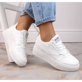 Vinceza W JAN231 white sports shoes on the platform 2 Vinceza W JAN231 white sports shoes on the platform 2