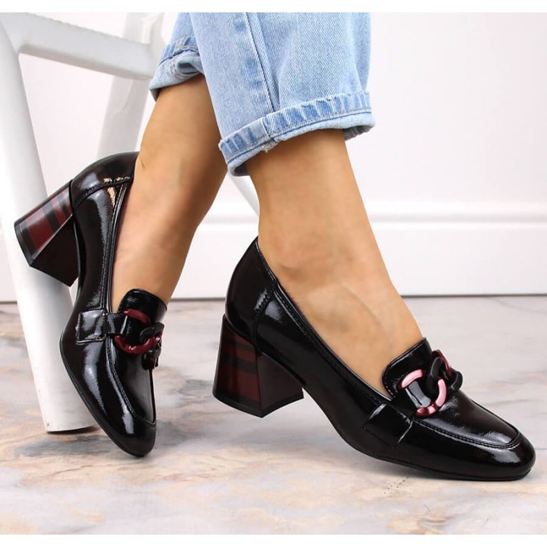 Vinceza W JAN232A black lacquered shoes with a decorative heel 1