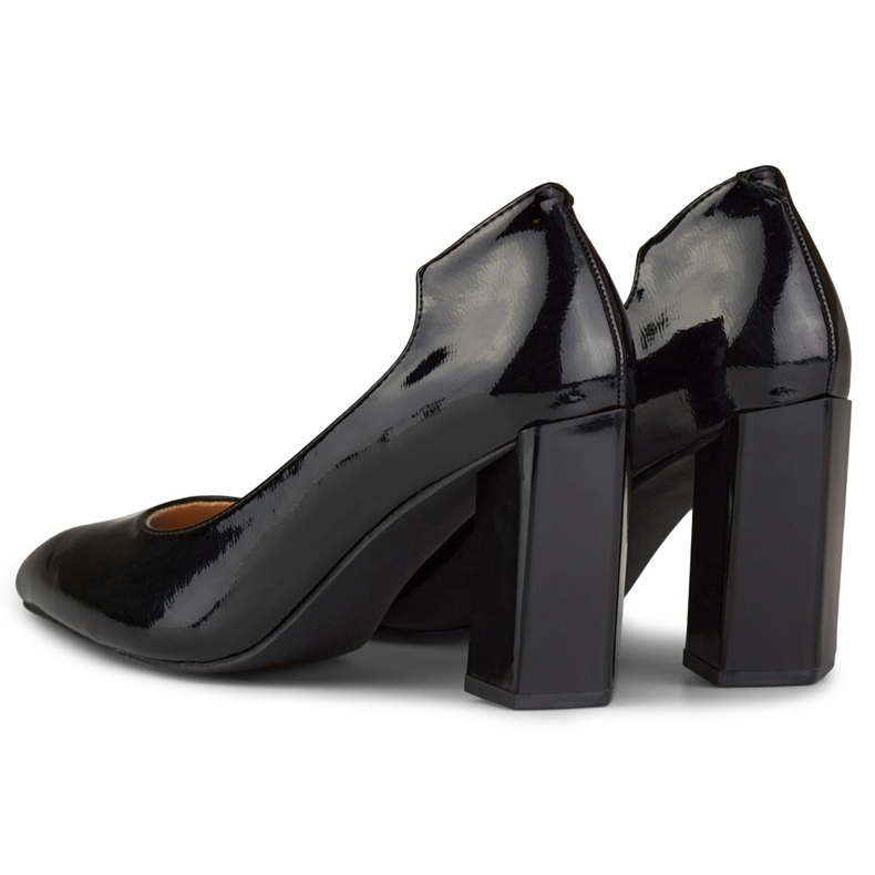 La.Fi Black lacquered pumps on the post 1