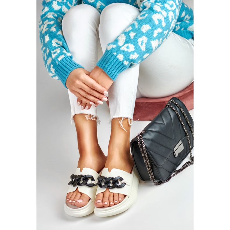 La.Fi White flip flops with black chain 2