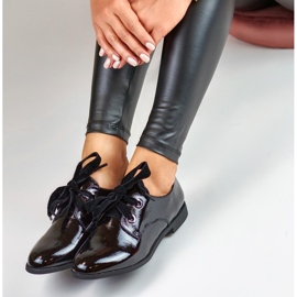 La.Fi Elegant lacquered shoes black 1