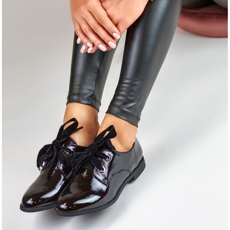 La.Fi Elegant lacquered shoes black 1