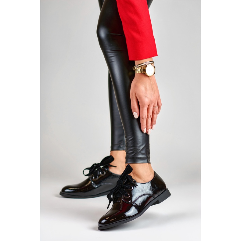 La.Fi Elegant lacquered shoes black 2