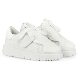 Fashionable white women's sports shoes 1 Fashionable white women's sports shoes 1