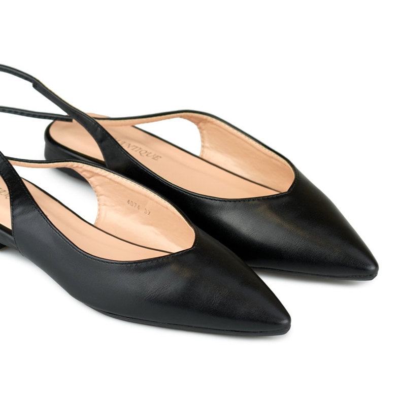 Black tied ballerinas 1