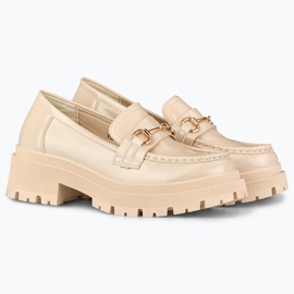 Lacquered beige platform shoes 1