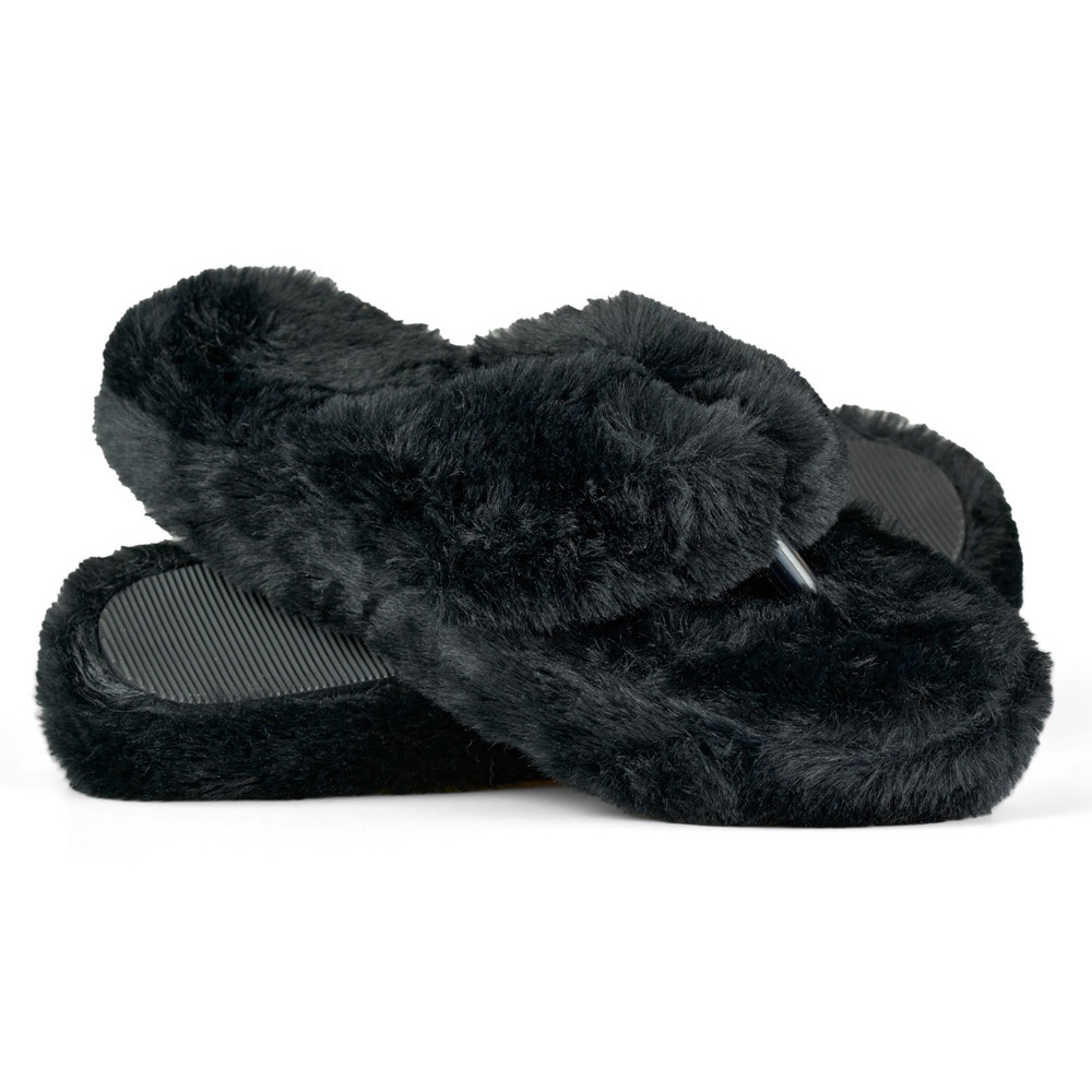 Black fuzzy 2024 flip flop slippers