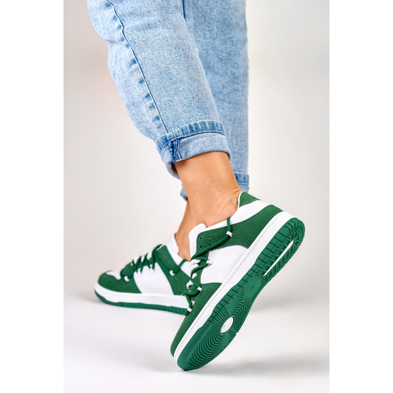 Women's sports shoes with green laces 2