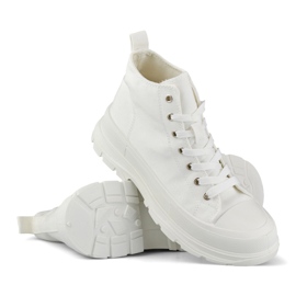 White sneakers above the ankle 1