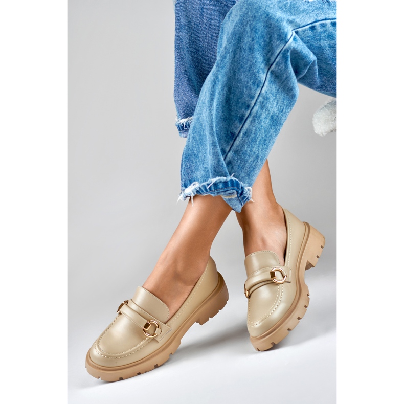 Beige moccasins with a minimalist decoration 1
