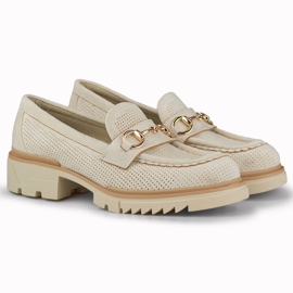 Openwork beige shoes with a delicate decoration 2