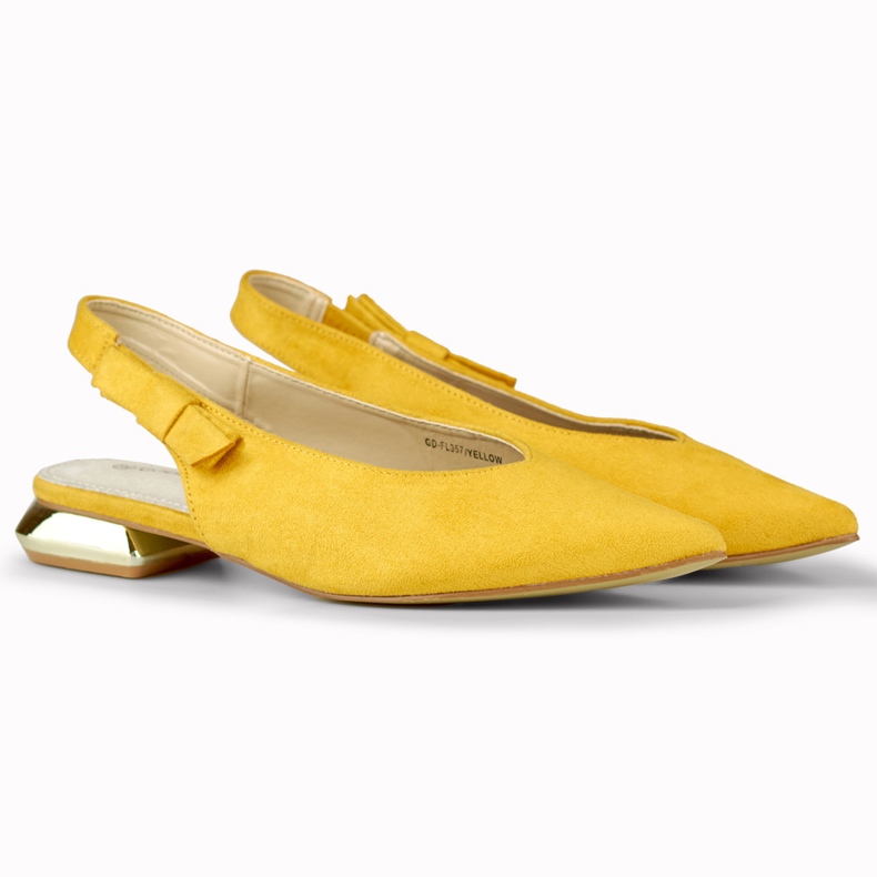 Women's pumps with a low, elegant heel yellow 1