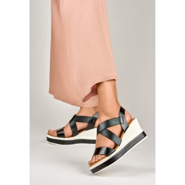 Comfortable wedge sandals with black straps 2
