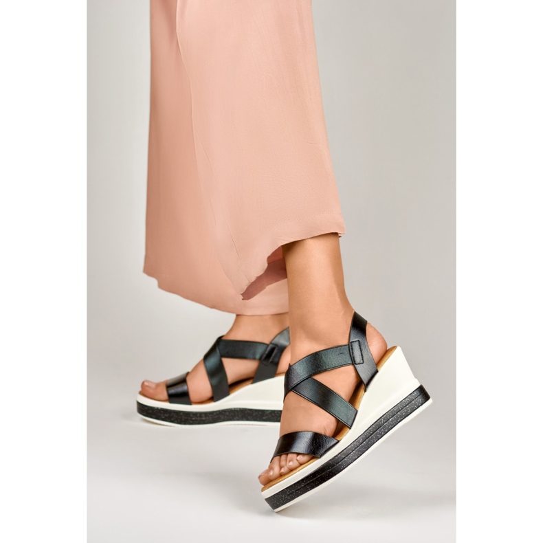 Comfortable wedge sandals with black straps 2