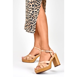 Ladies' beige sandals on the post 1