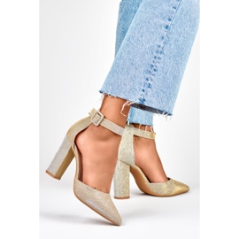 Gold brocade pumps fastened on the ankle golden 1