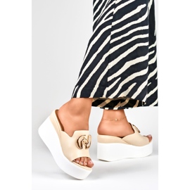 Elegant beige women's wedge slippers 1