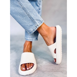 Yang White cushion slippers 2
