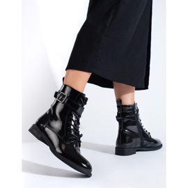Shelovet black lacquered workers 1