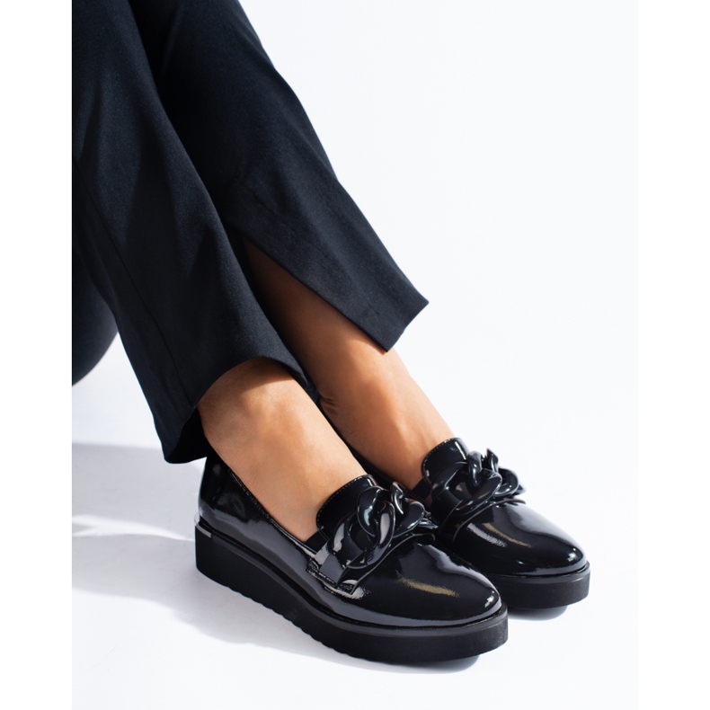 Vinceza Shelovet black lacquered platform loafers with chain 1
