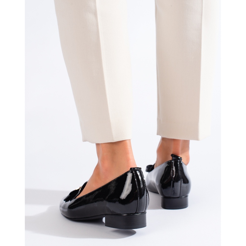 Elegant lacquered low-heeled loafers from Vinceza black 2